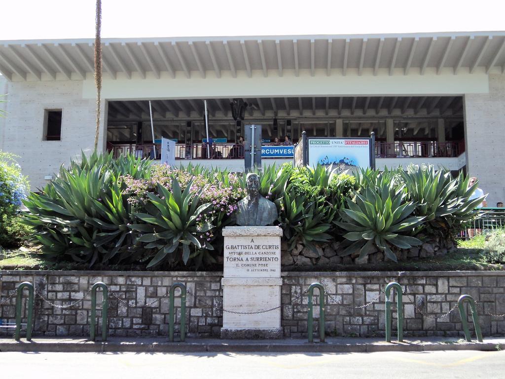 La Ferrovia Guest House Sorrent Exterior foto